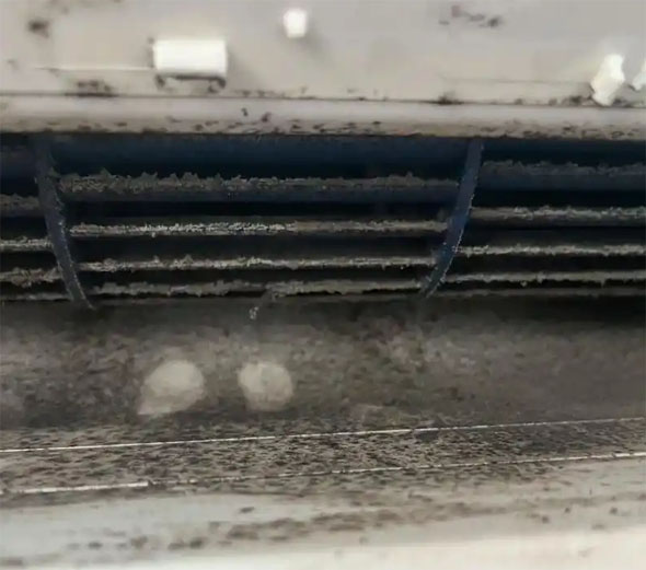 市空调吹的风有股烧焦味是怎么回事